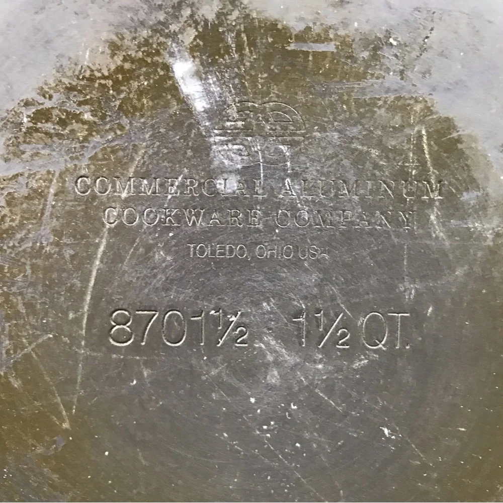 Calphalon Saucepan - Picture 5 of 8